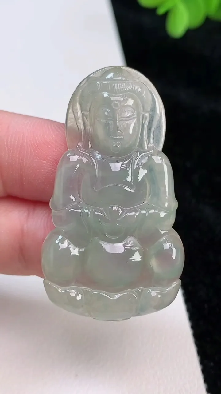 天然A货翡翠观音菩萨吊坠，尺寸45-25.5-4.2，重:7.42g
6月26日