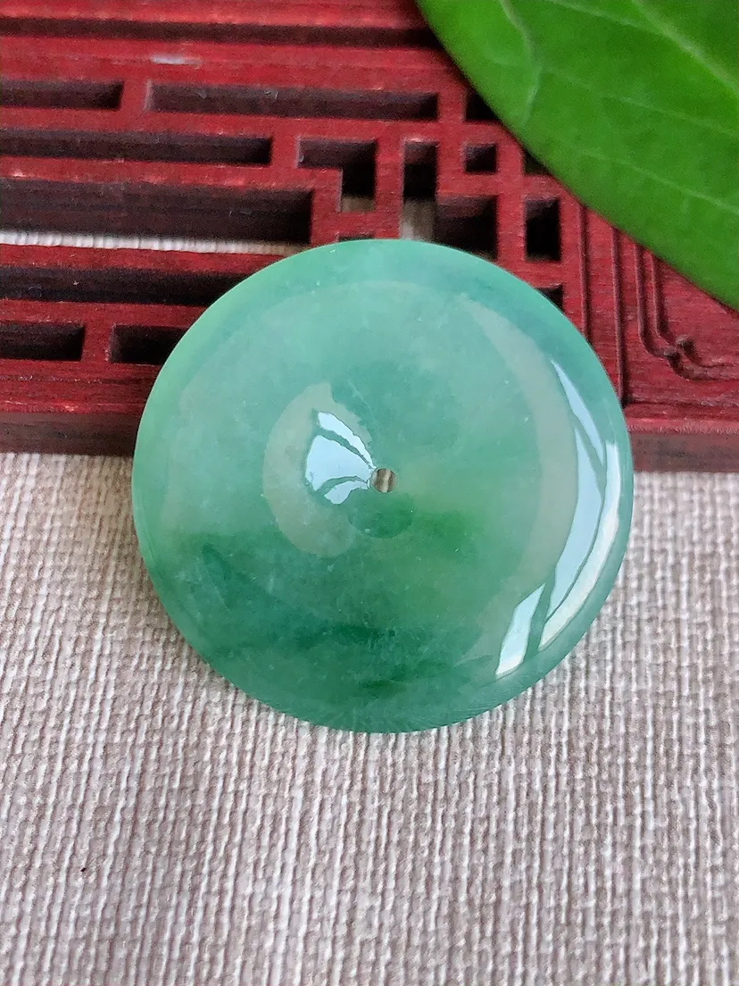 天然A货翡翠飘花平安扣吊坠 尺寸31.5×5.3m量11.94g 0625