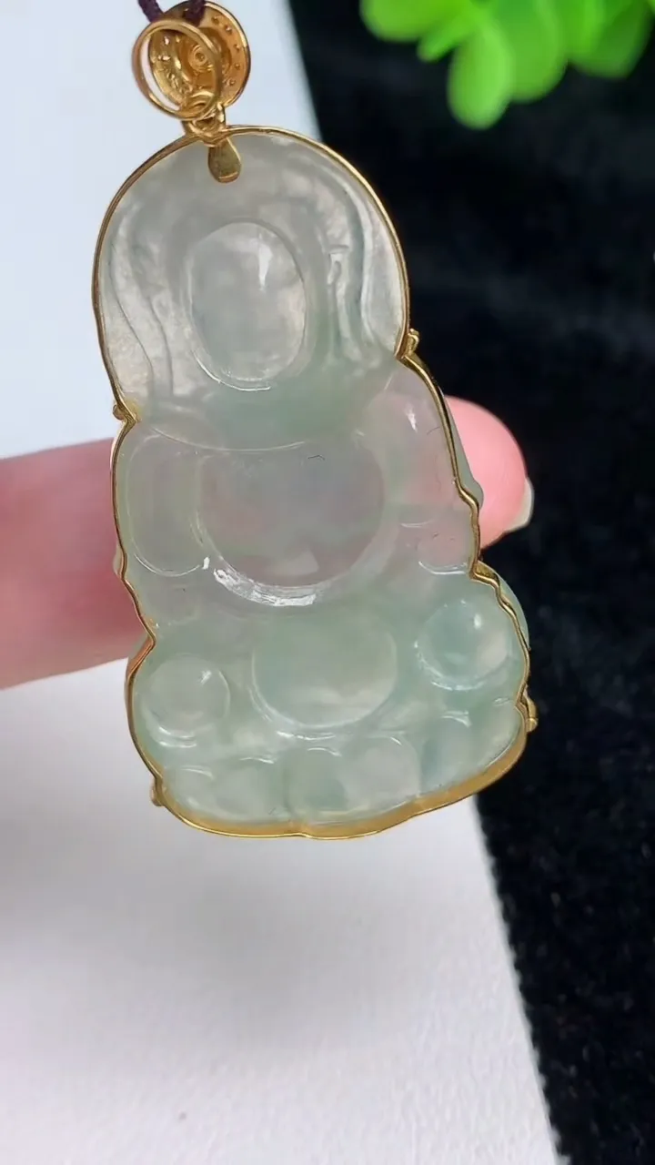天然A货翡翠观音菩萨吊坠，尺寸43-25-5，重:8.56g
6月26日