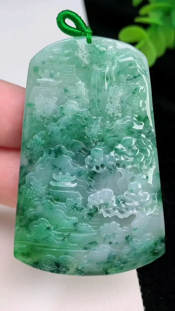 天然A货翡翠山水牌吊坠，尺寸61-39.8-6，重量:28.71g
6月27日