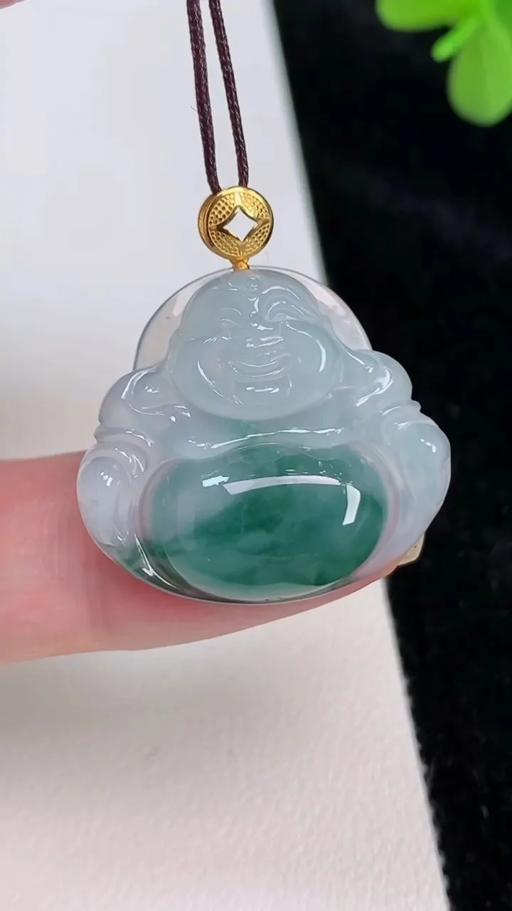 天然A货翡翠种飘花佛公吊坠，尺寸23.6-26.2-6，重量:5.54g
6月27日