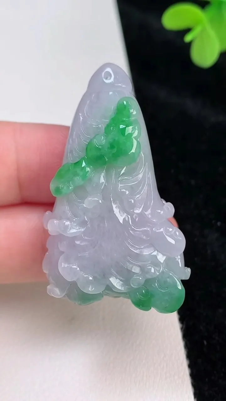 天然A货翡翠白菜吊坠，尺寸45.8-28-11.5，重量:22.76g
6月27日