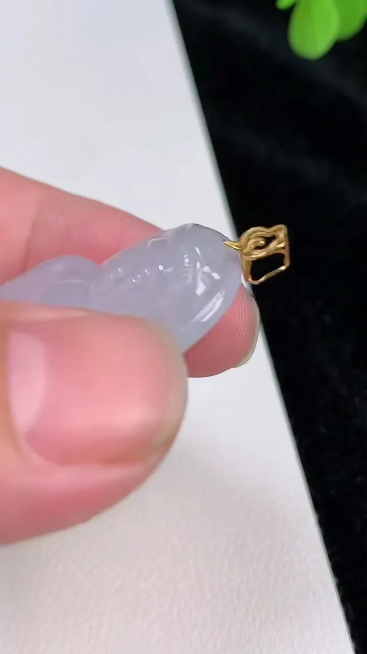 天然A货翡翠观音菩萨吊坠，尺寸40-26.3-5.7，重量:11.66g
6月27日