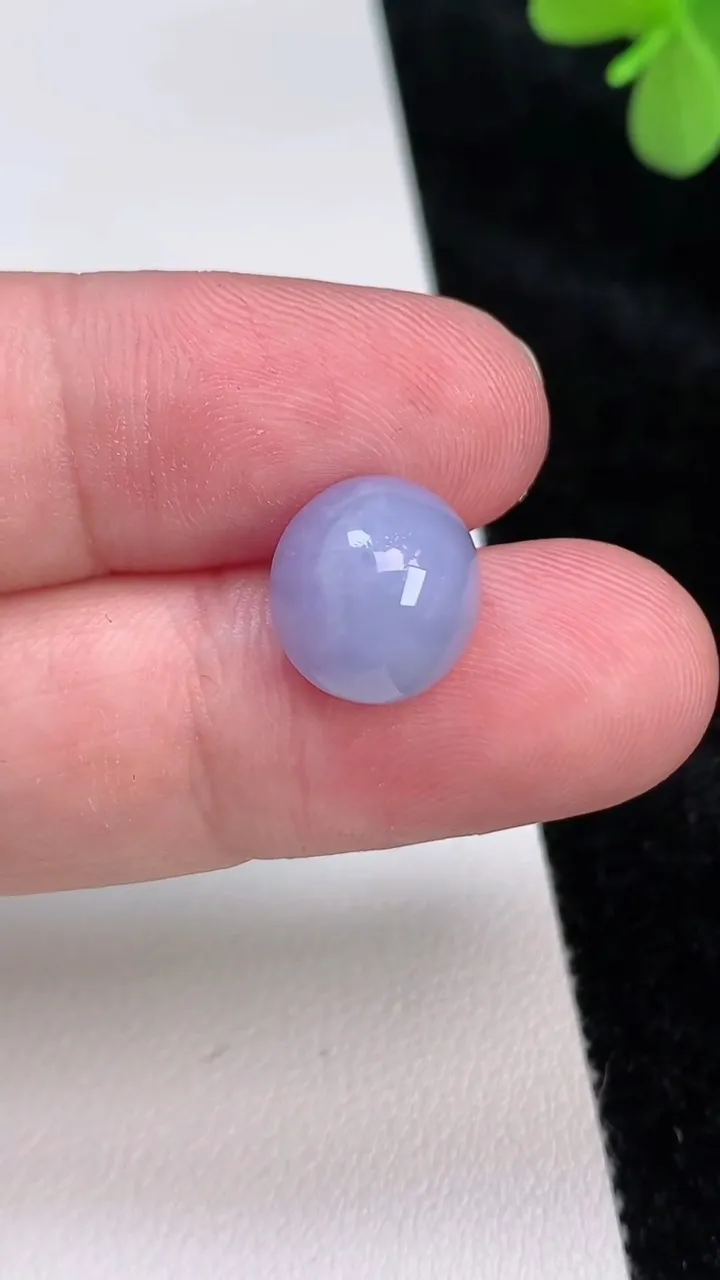 天然A货翡翠紫罗兰蛋面镶嵌件，尺寸12-10.7-7.2，重量:1.50g
6月27日
