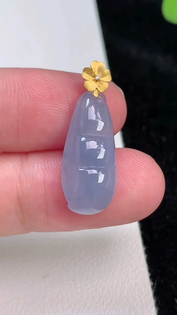 天然A货翡翠18k金紫罗兰福豆吊坠，尺寸22.6-10.3-5.3，重量:2.36g
6月27日