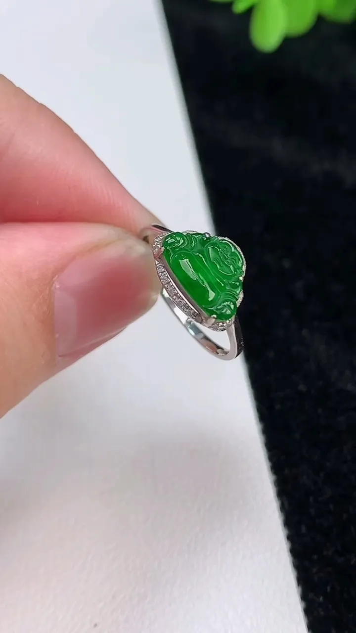 天然A货翡翠佛公戒指，尺寸17-9.2-12.2-4.6，重量:1.55g2025年6月27日
工厂