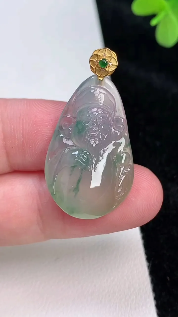天然A货翡翠种飘花财神爷吊坠，尺寸28.8-19.3-6.7，重量:5.63g
6月27日