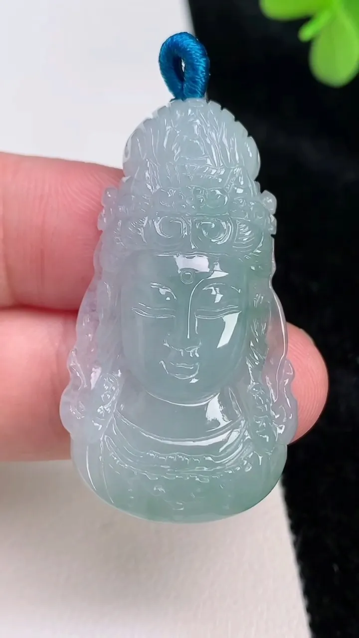 天然A货翡翠飘花观音头吊坠，尺寸42-24-7，重量:11.15g
6月27日