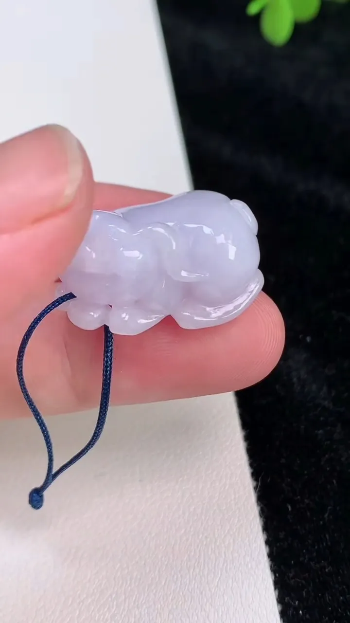天然A货翡翠紫罗兰生肖猪吊坠，尺寸26-16.7-13，重量:12.59g
6月27日