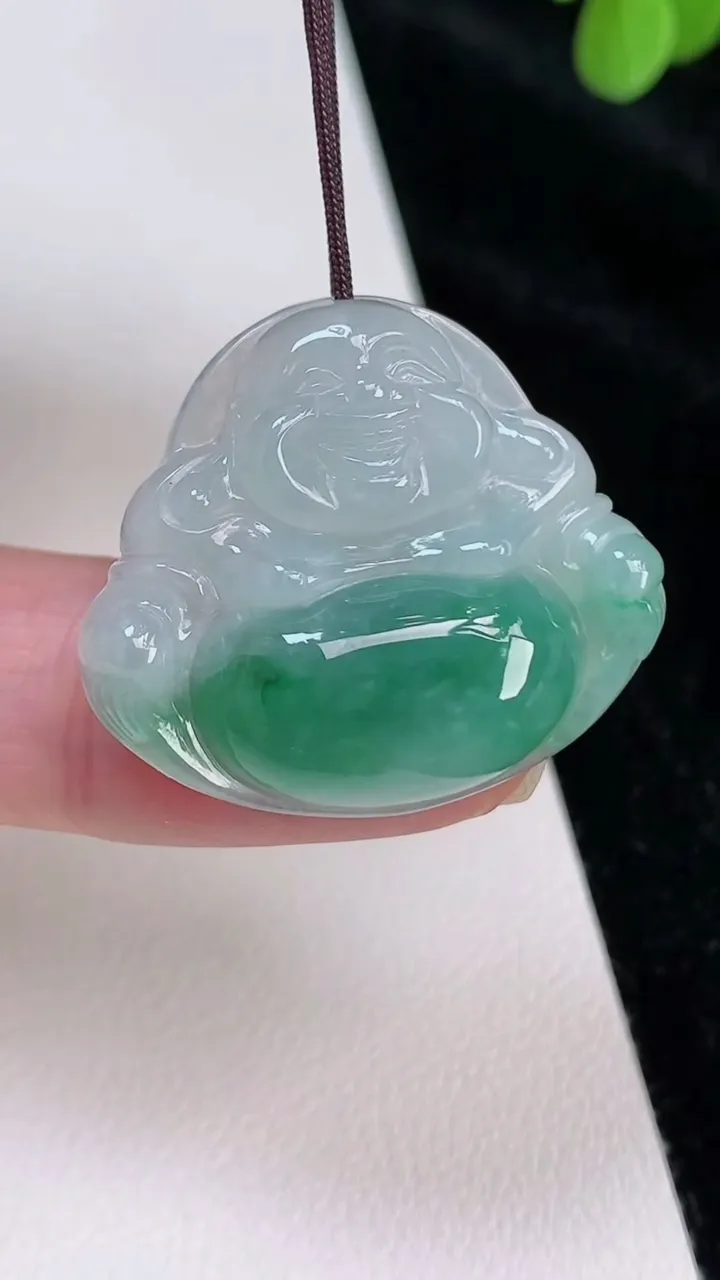 天然A货翡翠佛公吊坠，尺寸26.7-30.5-6.2，重量:7.48g
6月27日