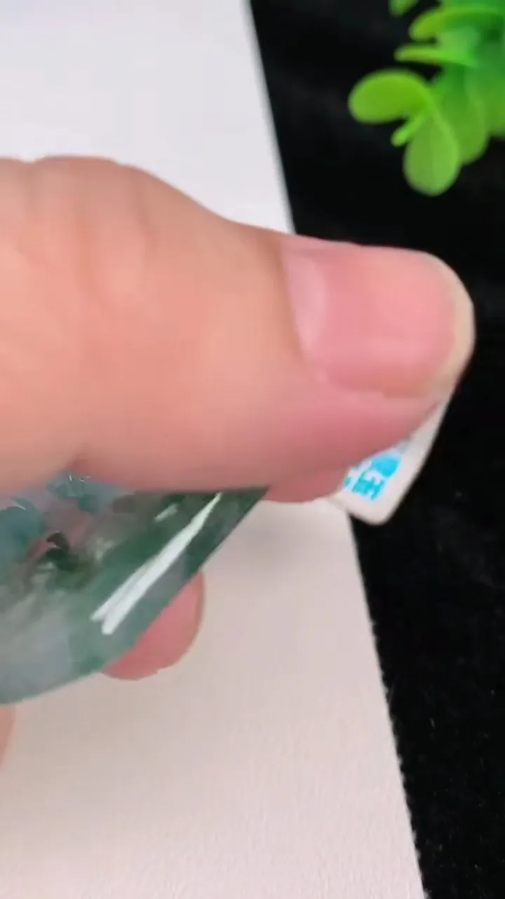 天然A货翡翠飘花龙牌吊坠，尺寸54.7-48-6，重量:34.35g
6月27日