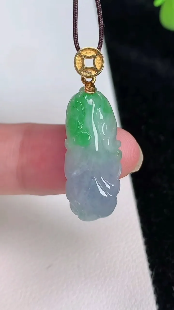 天然A货翡翠白菜吊坠，尺寸24.7-11-6.2，重量:3.92g
6月27日