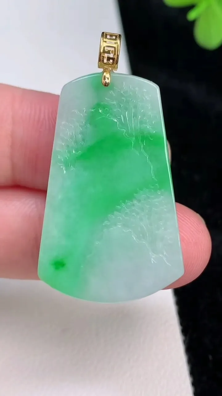 天然A货翡翠山水牌吊坠，尺寸34.4-22.3-4.2，重量:7.50g
6月27日