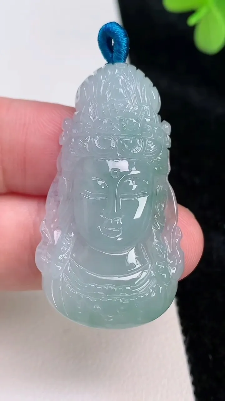 天然A货翡翠飘花观音头吊坠，尺寸42-24-7，重量:11.15g
6月27日