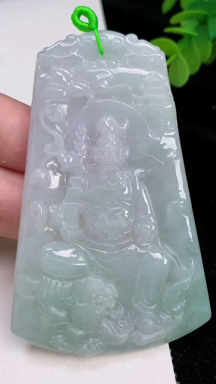 天然A货翡翠托塔天王吊坠，尺寸8297-53-5.2，重量:47.82g
6月27日