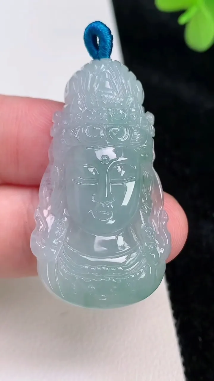 天然A货翡翠飘花观音头吊坠，尺寸42-24-7，重量:11.15g
6月27日