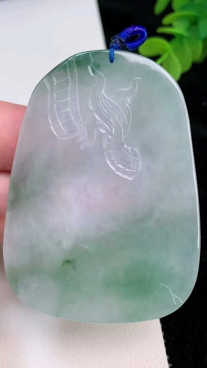 天然A货翡翠虚空藏观音菩萨吊坠，尺寸63.6-46-5.7，重量:37.01g
6月27日