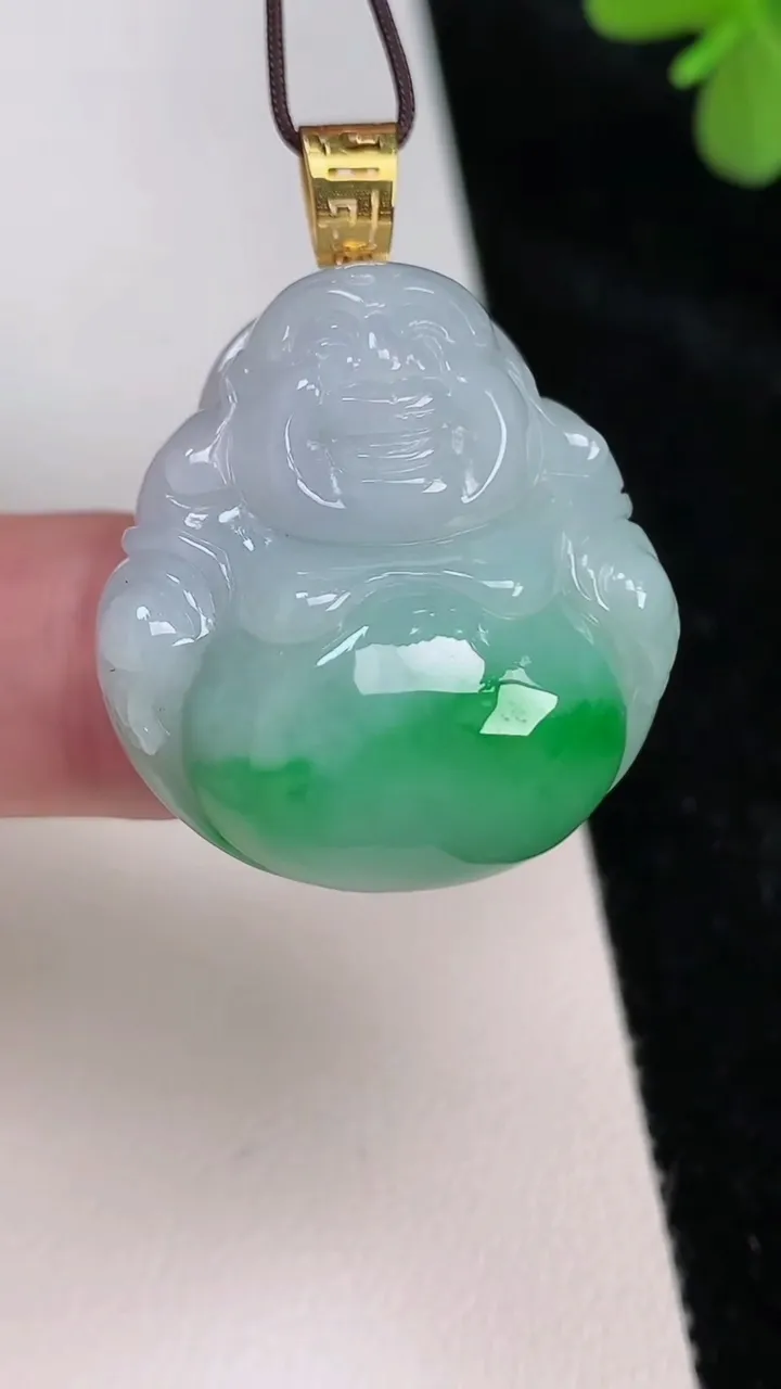 天然A货翡翠佛公吊坠，尺寸27.4-26.3-11.8，重量:15.20g
6月27日