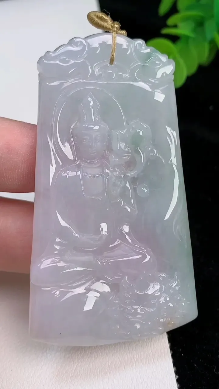 天然A货翡翠飘花文殊菩萨吊坠，尺寸73.8-43-4.5，重量:31.70g
6月27日