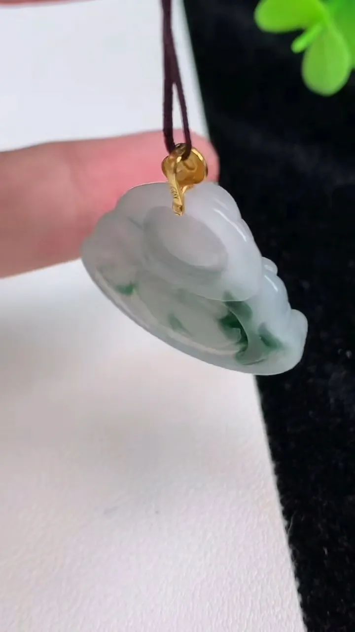 天然A货翡翠18k金飘花佛公吊坠，尺寸25-29-6，重量:7.04g
6月27日