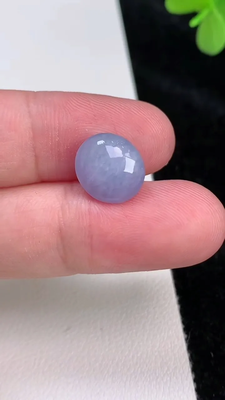 天然A货翡翠紫罗兰蛋面镶嵌件，尺寸12-10.7-7.2，重量:1.50g
6月27日