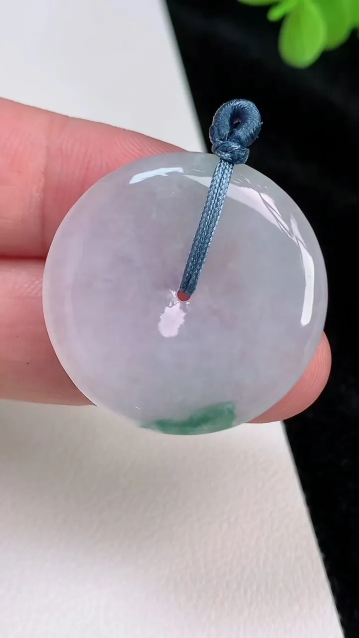 天然A货翡翠飘花平安扣吊坠，尺寸29.5-4.3，重量:8.17g
6月27日