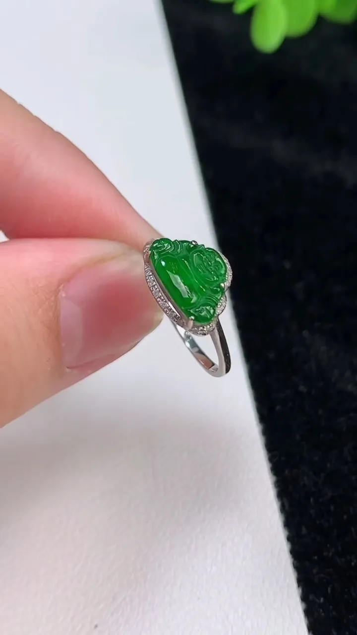 天然A货翡翠佛公戒指，尺寸17-9.2-12.2-4.6，重量:1.55g2025年6月27日
工厂