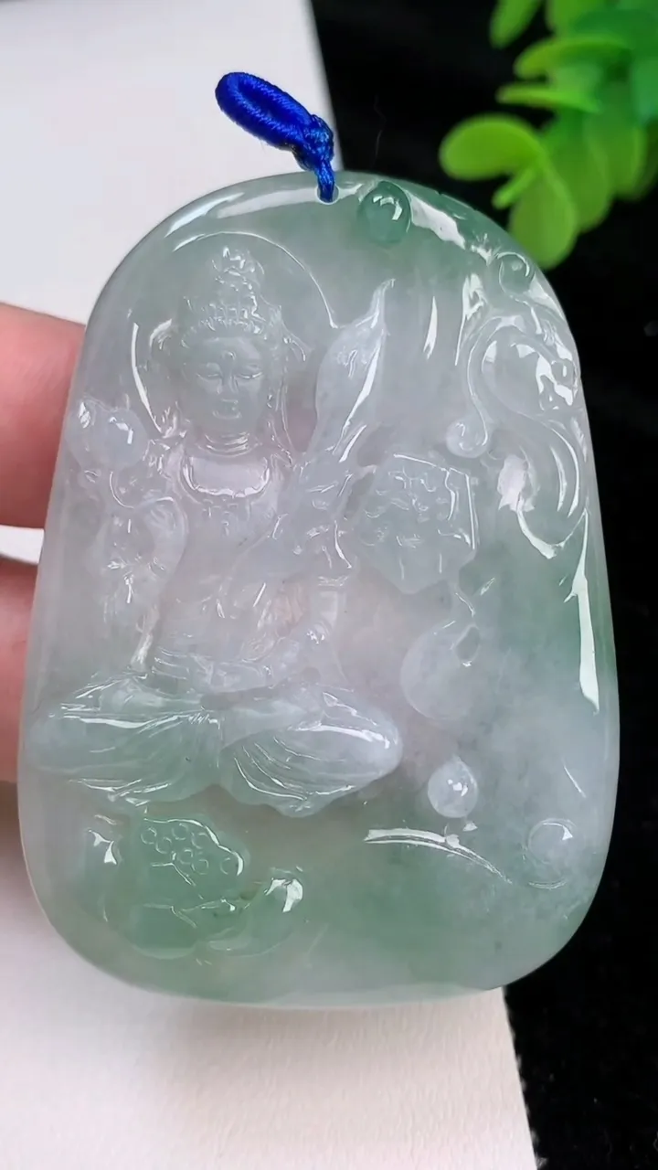 天然A货翡翠虚空藏观音菩萨吊坠，尺寸63.6-46-5.7，重量:37.01g
6月27日