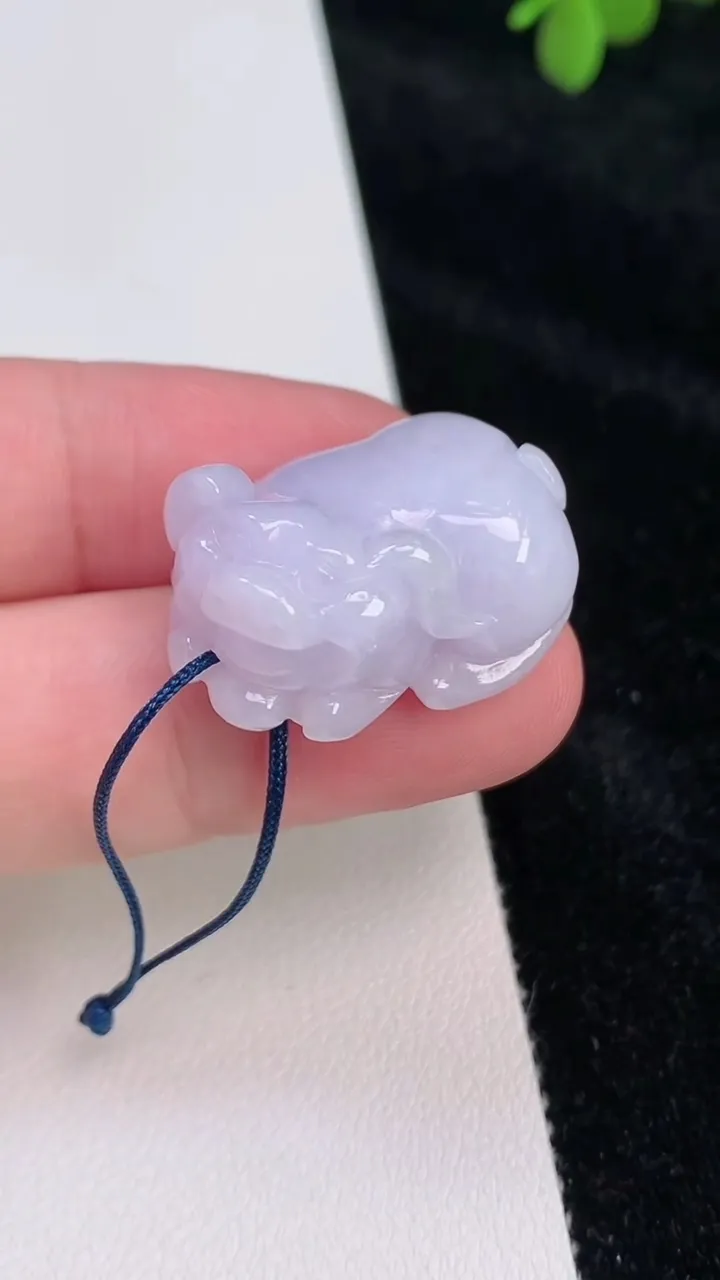 天然A货翡翠紫罗兰生肖猪吊坠，尺寸26-16.7-13，重量:12.59g
6月27日