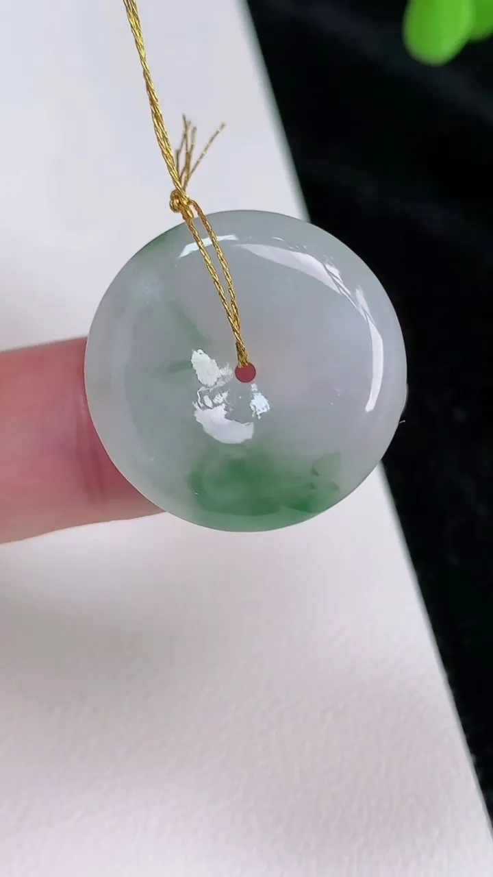 天然A货翡翠飘花平安扣吊坠，尺寸23-5.6，重量:6.18g
6月27日