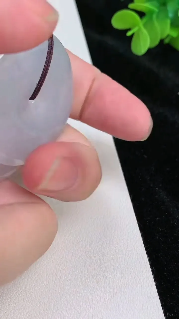 天然A货翡翠飘花母子平安扣吊坠，尺寸54-5.3，重量:33.64g
6月27日