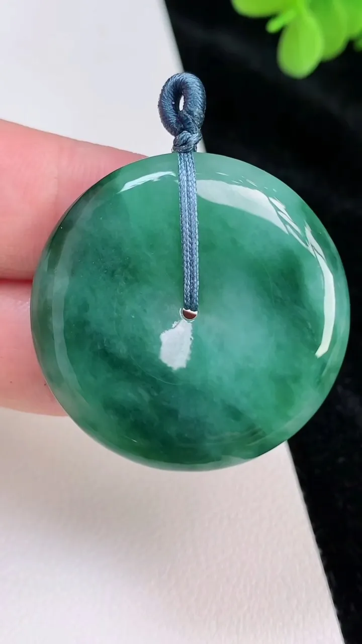 天然A货翡翠平安扣吊坠，尺寸34-5.2，重量:12.74g
6月27日