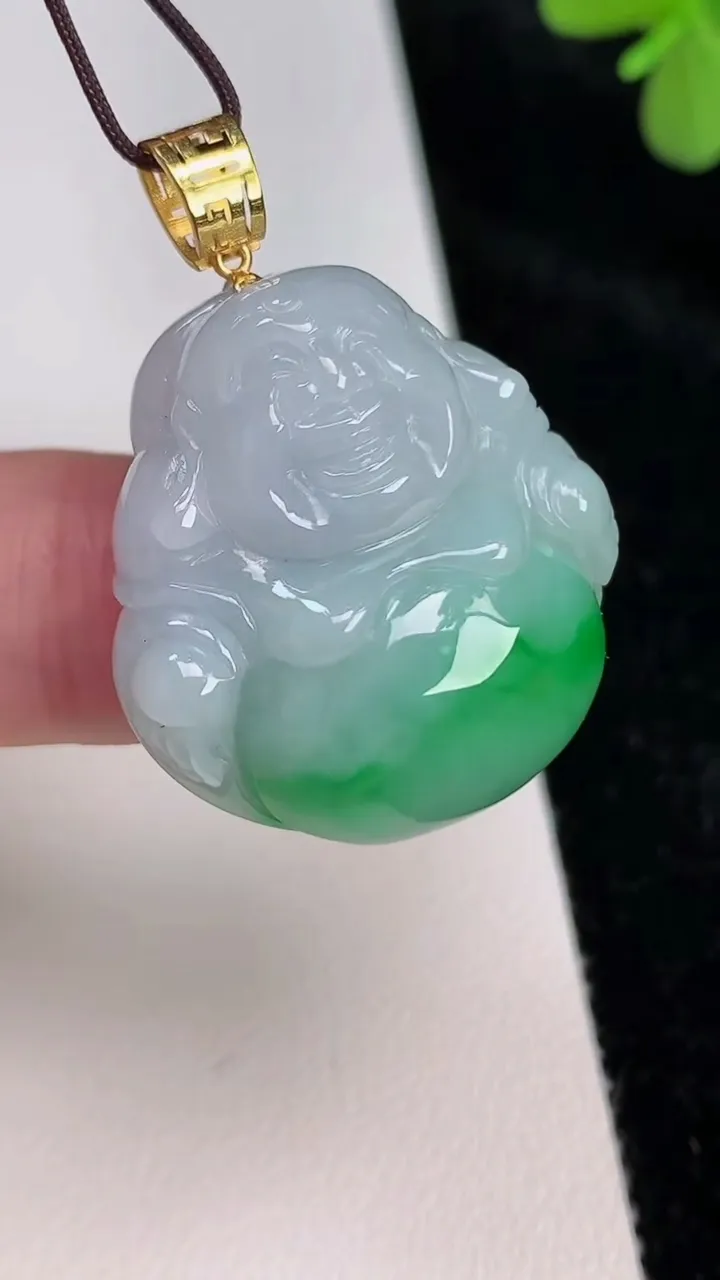 天然A货翡翠佛公吊坠，尺寸27.4-26.3-11.8，重量:15.20g
6月27日