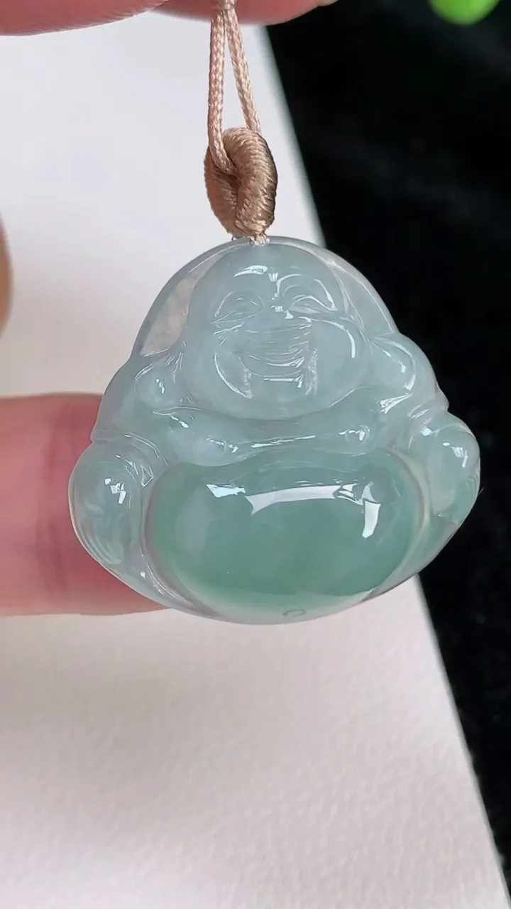 天然A货翡翠飘花佛公吊坠，尺寸24.4-26.5-5.8，重量:5.64g
6月27日