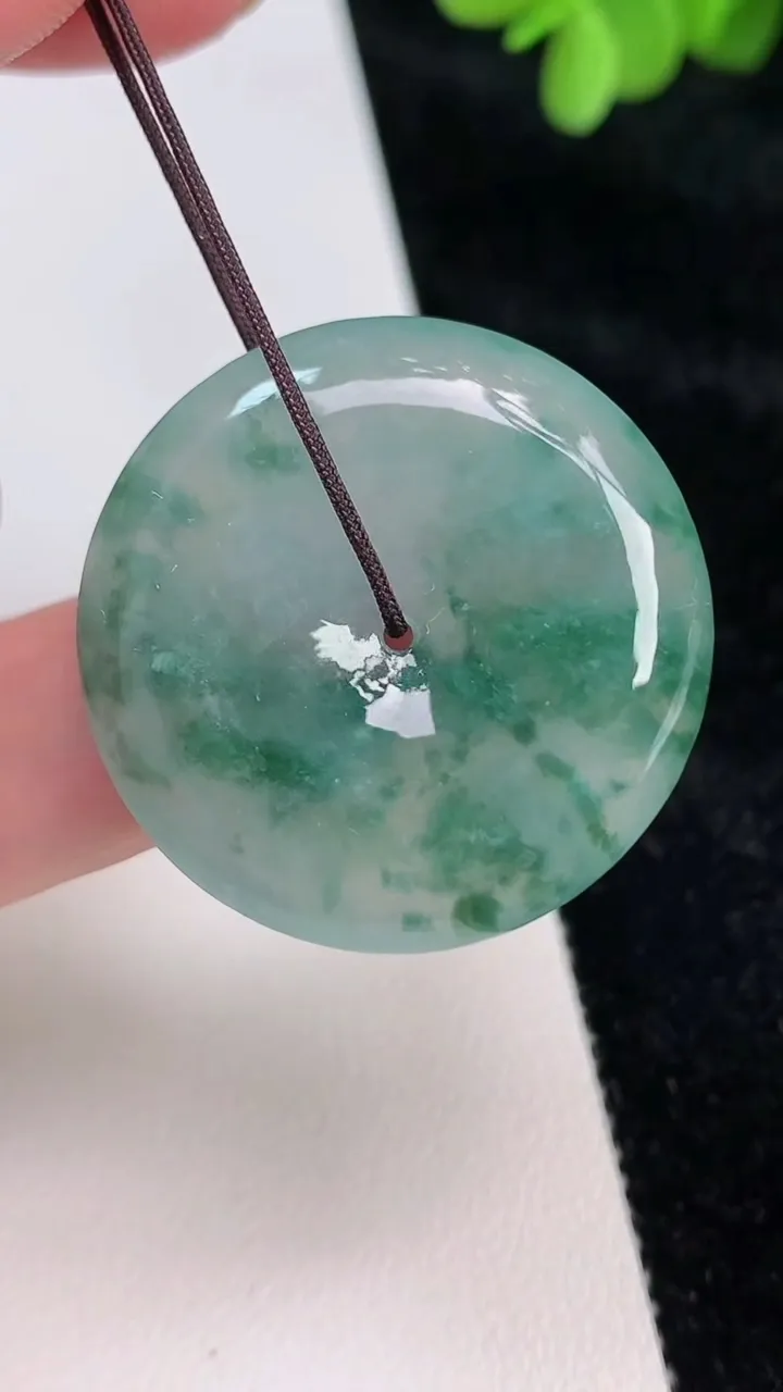 天然A货翡翠飘花平安扣吊坠，尺寸30-6.2，重:12.74g
6月27日