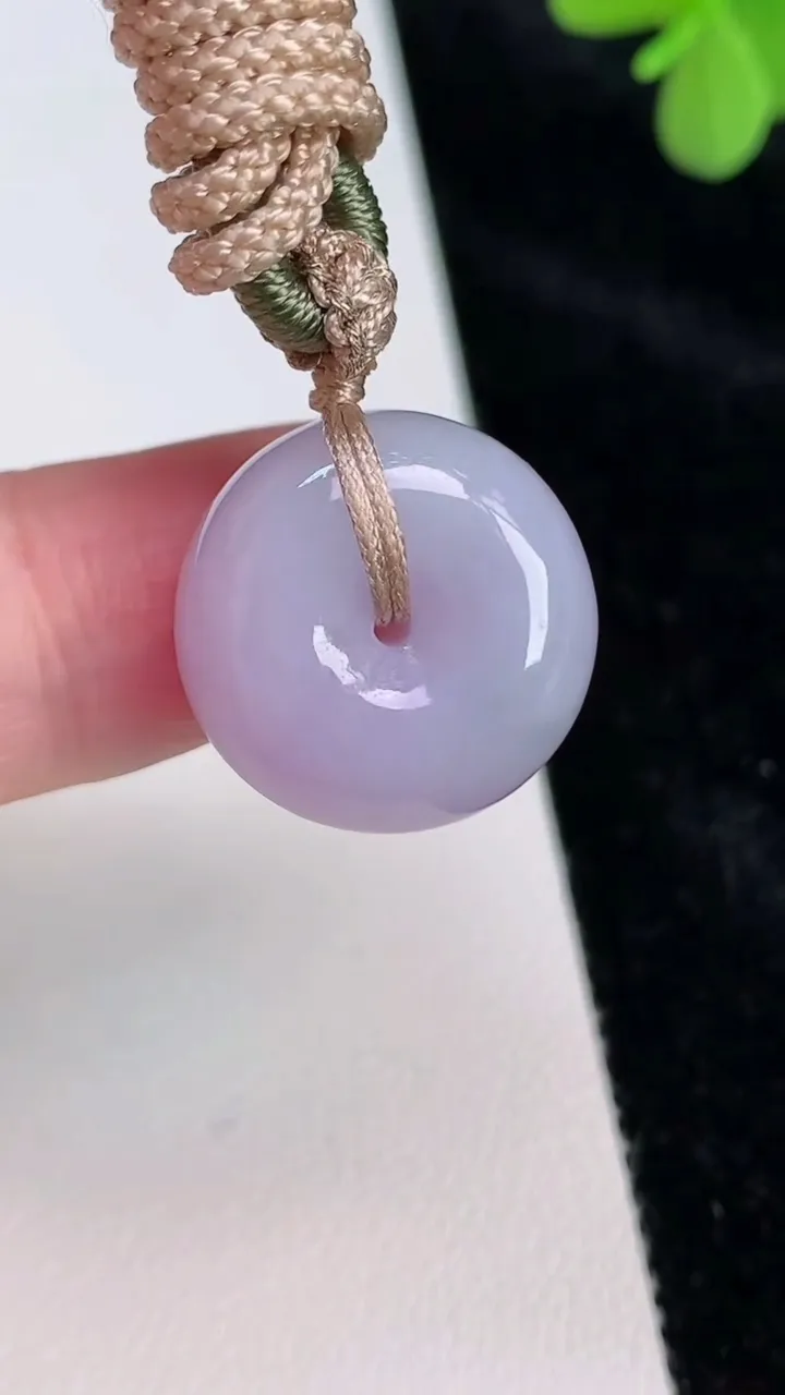 天然A货翡翠紫罗兰平安扣吊坠，尺寸18.6-9.6，重量:8.95g
6月27日