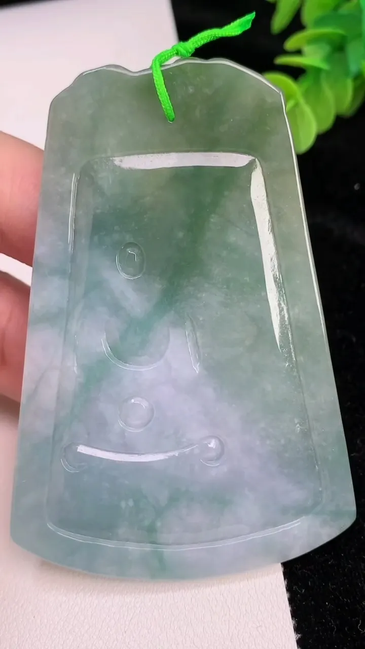 天然A货翡翠双彩虚空藏观音菩萨吊坠，尺寸80.6-55.8-6，重量:53.78g
6月27日