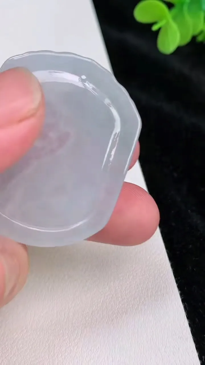 天然A货翡翠生肖虎吊坠，尺寸42.4-35.4-4.8，重量:16.09g
6月27日