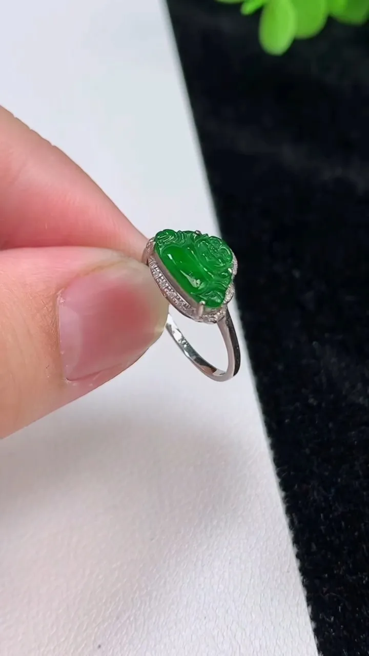 天然A货翡翠佛公戒指，尺寸17-9.2-12.2-4.6，重量:1.55g2025年6月27日
工厂直销收藏佳品,种好水足，色泽均匀，有种有色，上手高大气！