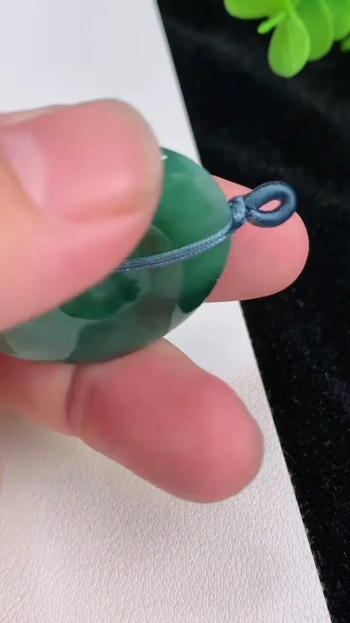 天然A货翡翠平安扣吊坠，尺寸34-5.2，重量:12.74g
6月27日