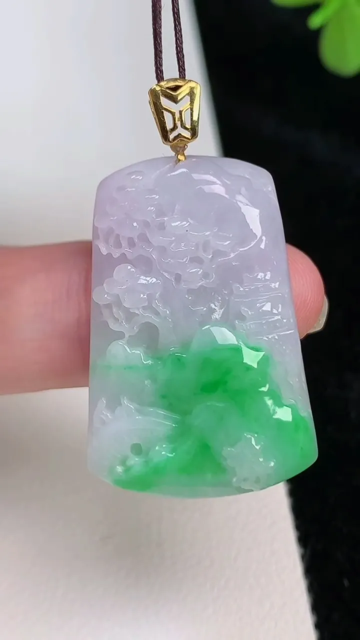 天然A货翡翠山水牌吊坠，尺寸32-22-6.7，重量:10.50g
6月27日
