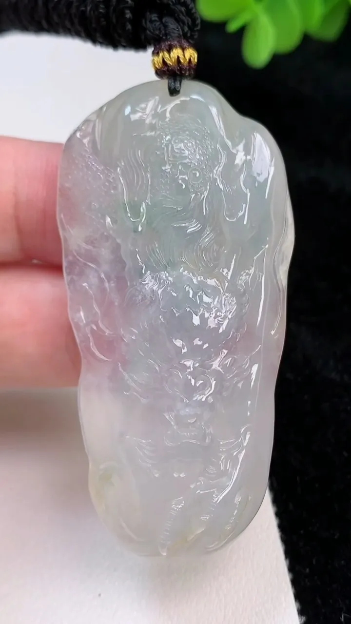 天然A货翡翠飘花龙牌吊坠，尺寸63-31-9，重:29.64g
6月27日