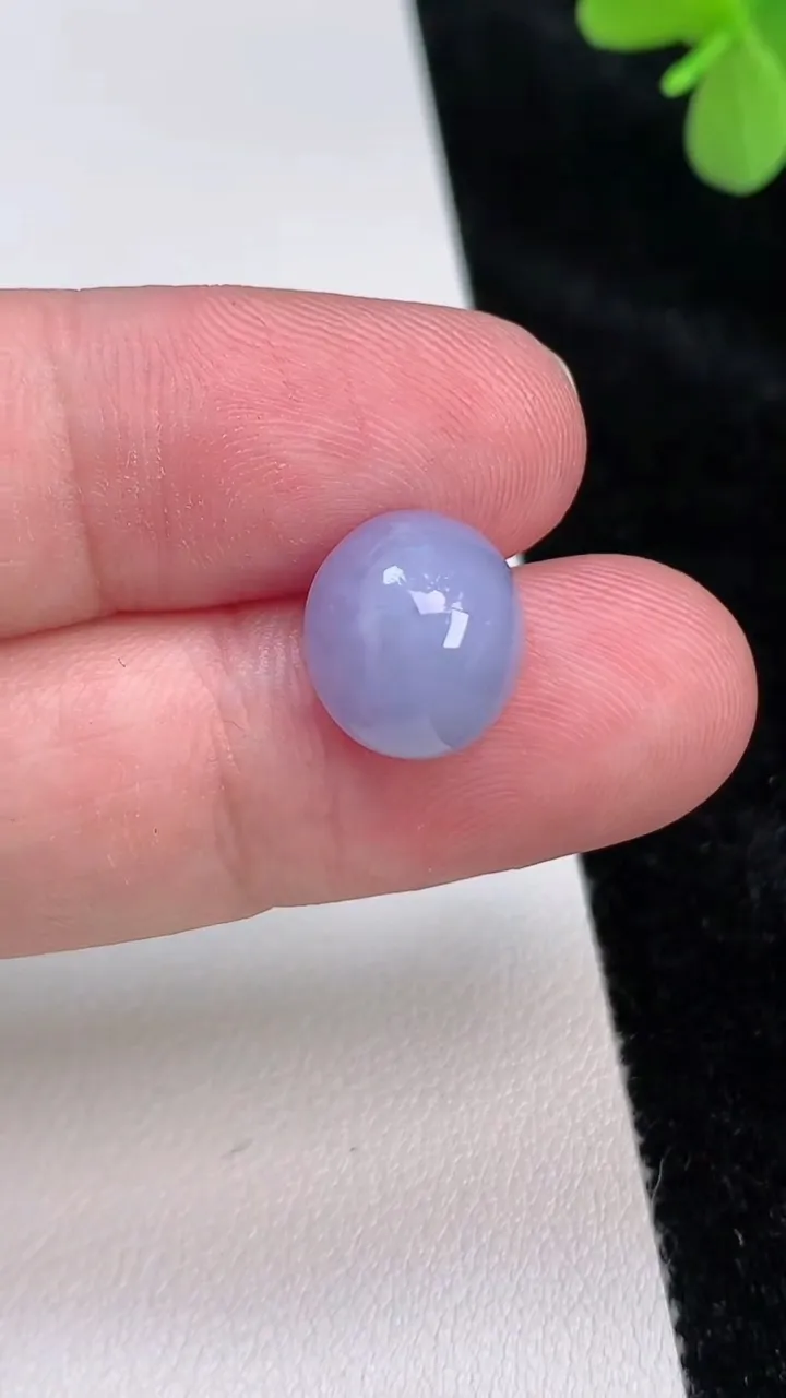 天然A货翡翠紫罗兰蛋面镶嵌件，尺寸12-10.7-7.2，重量:1.50g
6月27日
