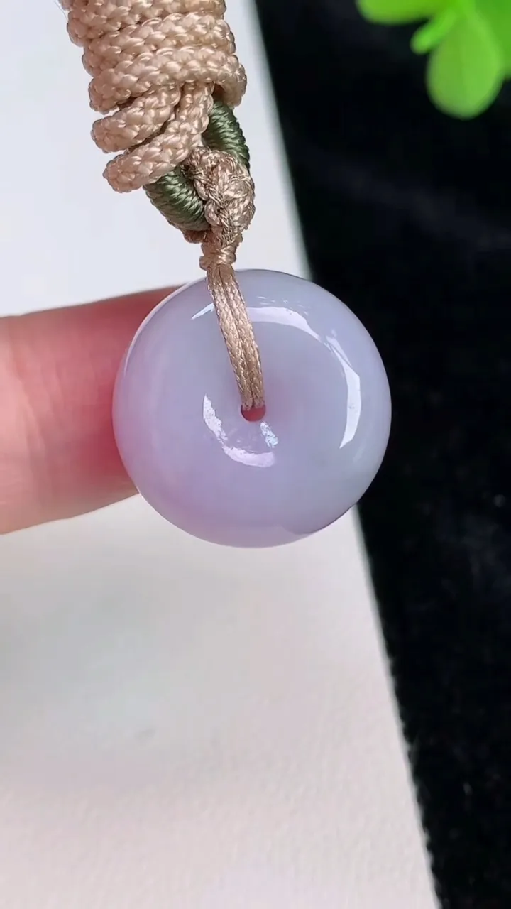 天然A货翡翠紫罗兰平安扣吊坠，尺寸18.6-9.6，重量:8.95g
6月27日