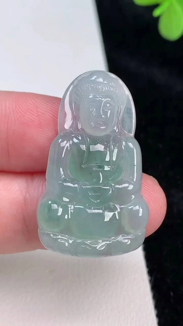 天然A货翡翠观音菩萨吊坠，尺寸35.4-21.7-3.8，重量:5.27g
6月27日