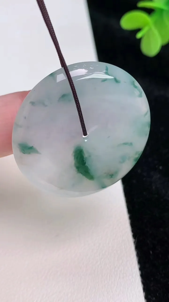 天然A货翡翠飘花平安扣吊坠，尺寸36-5.1，重量:14.75g
6月27日