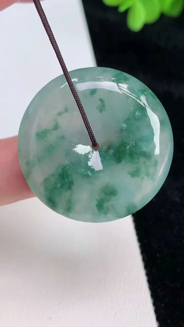 天然A货翡翠飘花平安扣吊坠，尺寸30-6.2，重:12.74g
6月27日