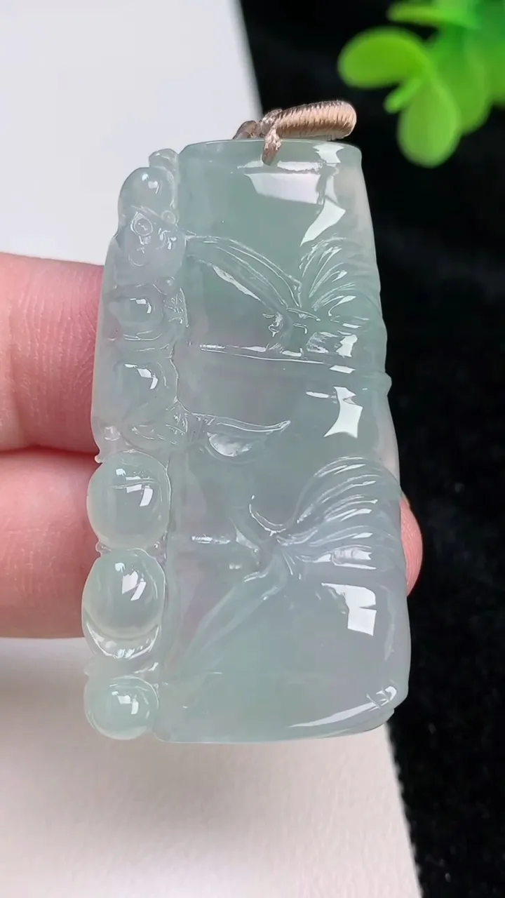 天然A货翡翠节节高升，竹节吊坠，尺寸46.4-26.3-5.8，重量:14.57g
6月27日