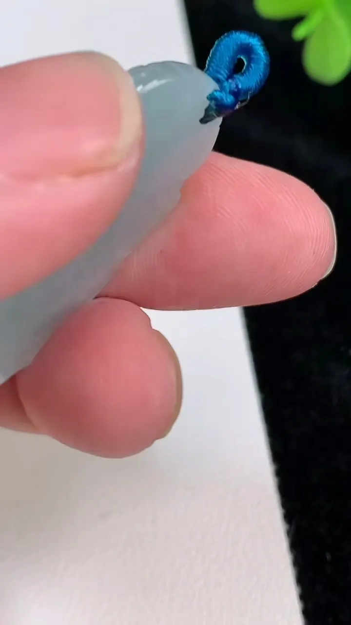 天然A货翡翠飘花观音头吊坠，尺寸42-24-7，重量:11.15g
6月27日