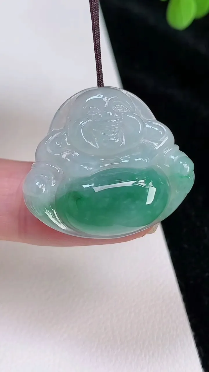 天然A货翡翠佛公吊坠，尺寸26.7-30.5-6.2，重量:7.48g
6月27日